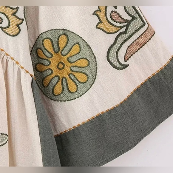 Sweet Clarise Embroidered Loose Fit Floral Mini Dress - Picture 11 of 14